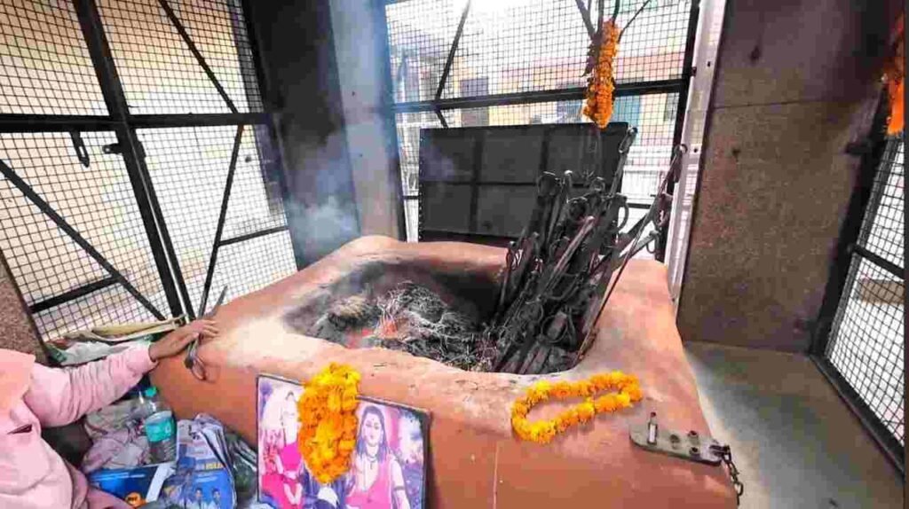 Gufa wala Baba Baghpat गुफा वाला मंदिर बागपत धुना