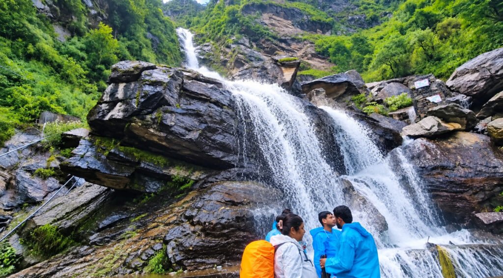 Kedarnath trekking waterfall